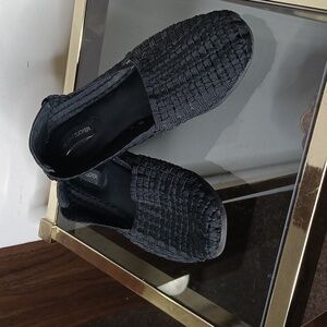 Adam Tucker black pooeta woven flats size 8